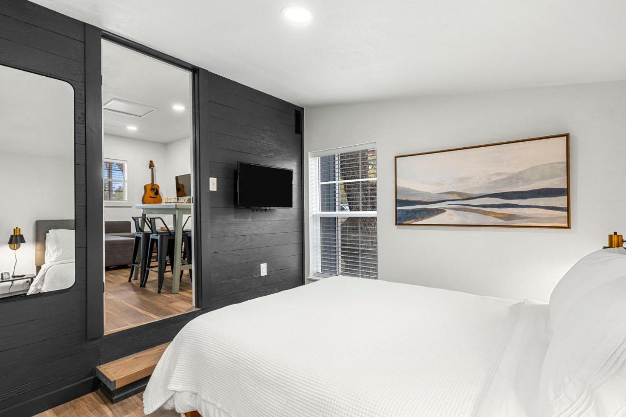 New! The Yellow Door- Downtown W/ River Access Hébergement de vacances *