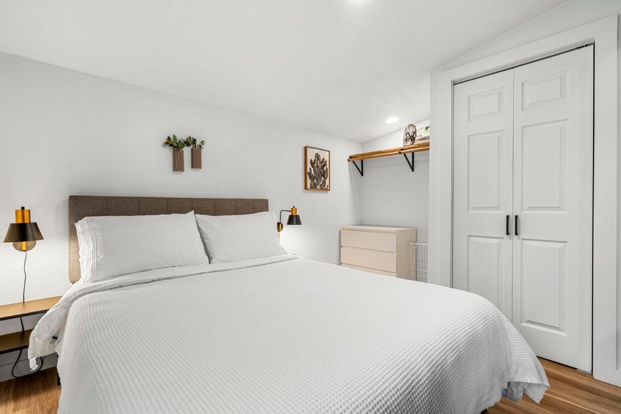 New! The Yellow Door- Downtown W/ River Access * Wimberley