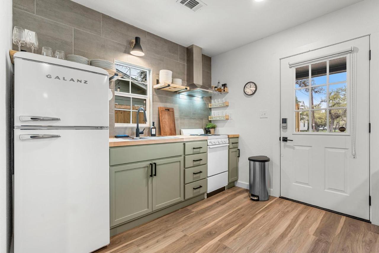 New! The Yellow Door- Downtown W/ River Access Hébergement de vacances