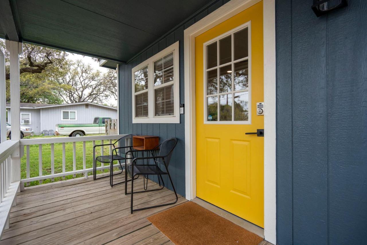 New! The Yellow Door- Downtown W/ River Access Hébergement de vacances Wimberley